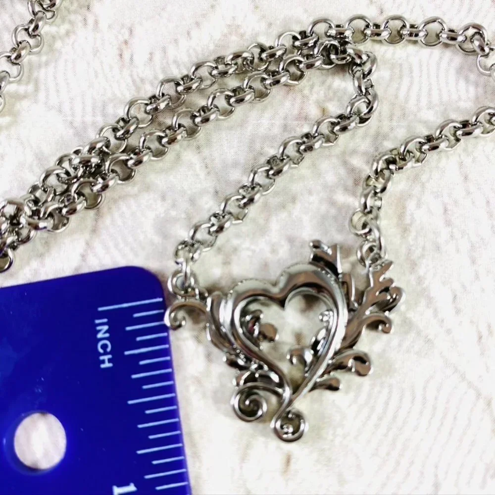 Pretty Flourished Heart Silver-tone Necklace